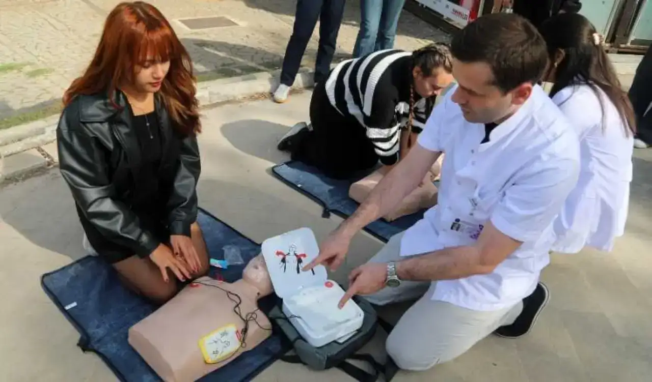 Akdeniz Üniversitesi’nde Öğrencilere 10 Dakikada Hayat Kurtaran Eğitim! 6